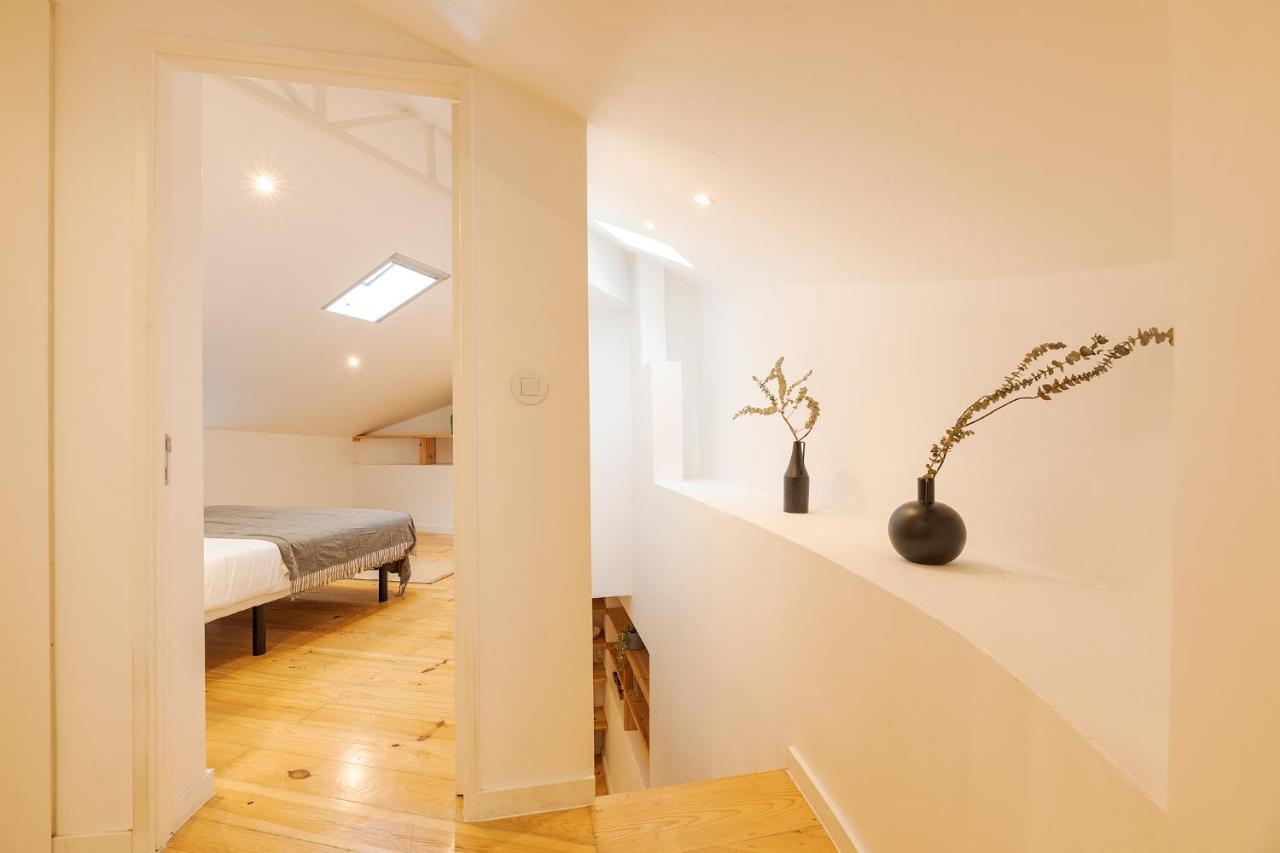 The Yellow House Spacious Duplex In Prazeres District Lisboa Exterior foto