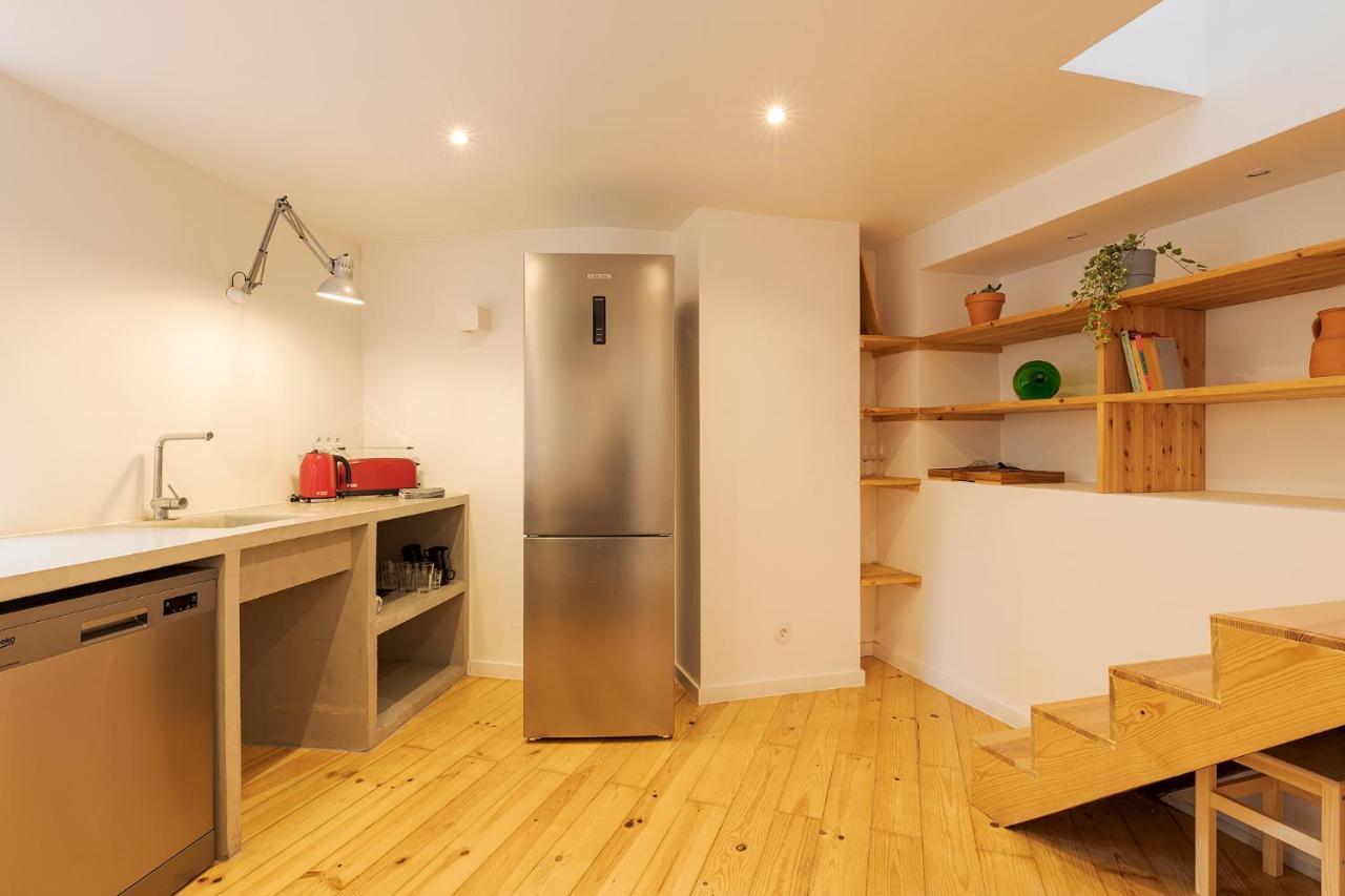 The Yellow House Spacious Duplex In Prazeres District Lisboa Exterior foto