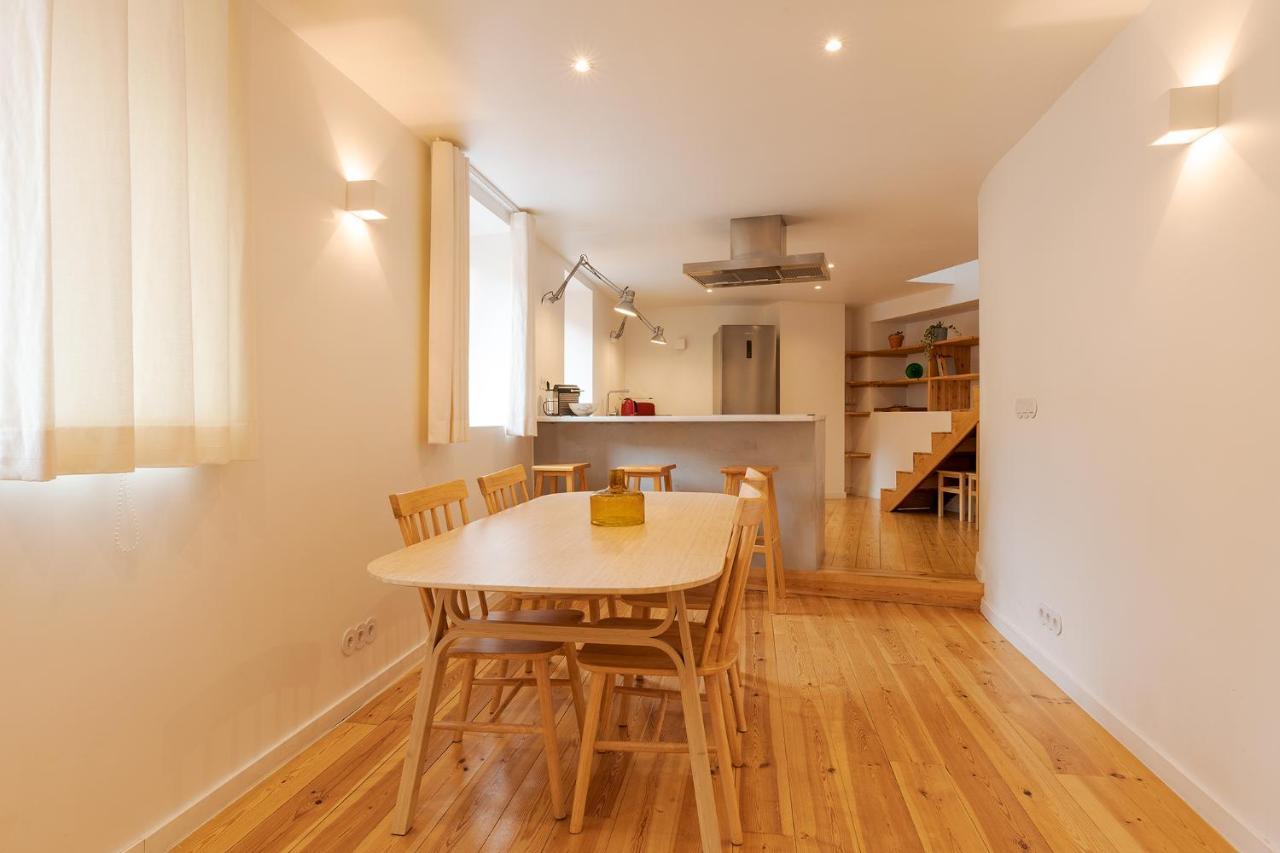 The Yellow House Spacious Duplex In Prazeres District Lisboa Exterior foto