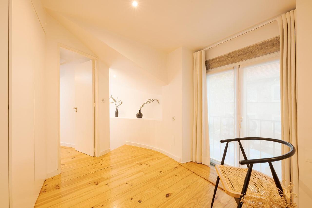 The Yellow House Spacious Duplex In Prazeres District Lisboa Exterior foto